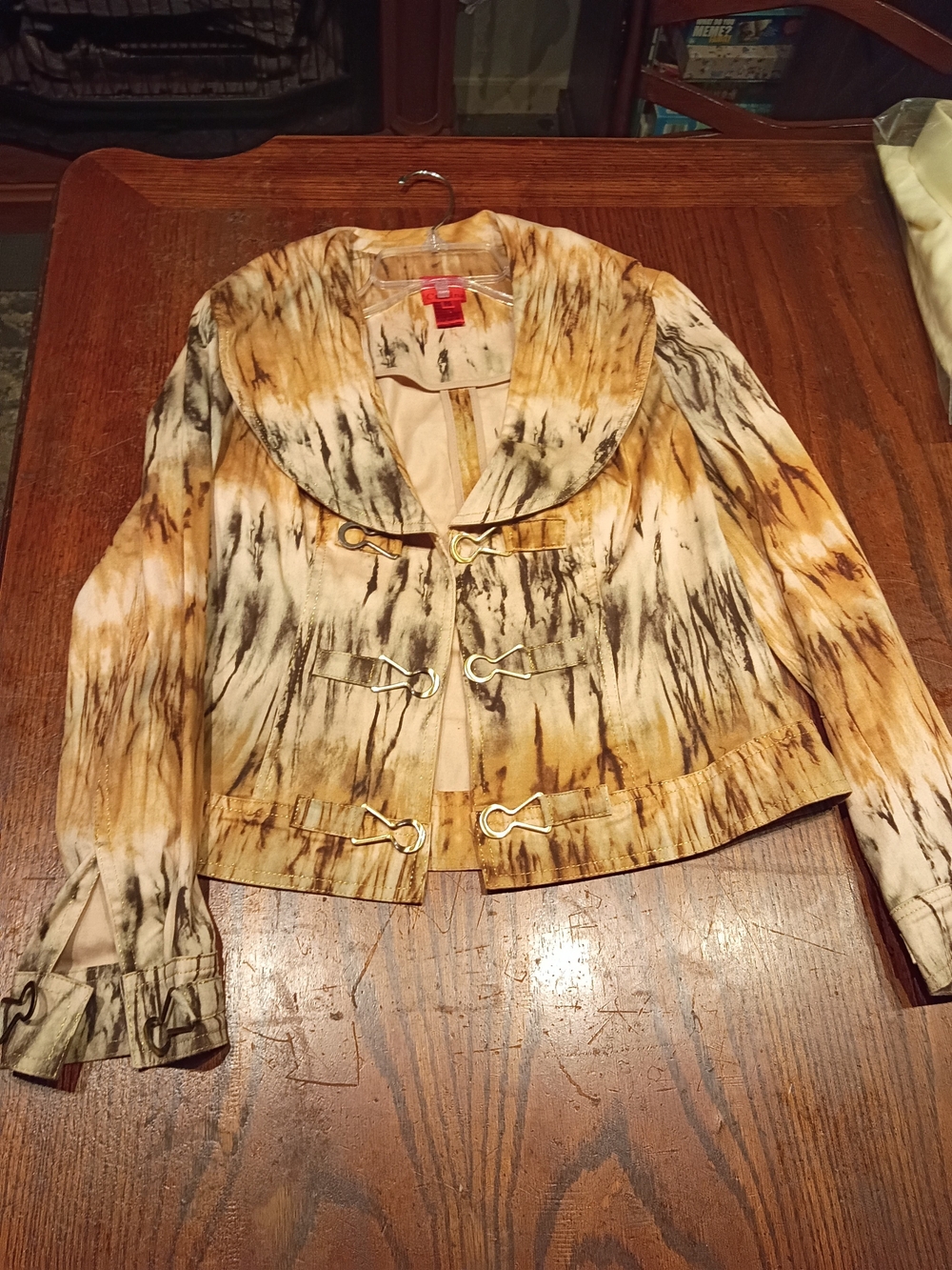 Vintage V Christina Shawl-Collar Toggle Blazer in Tan and Cream